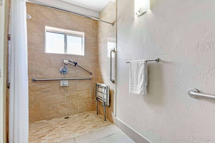 Room 20 of 38
