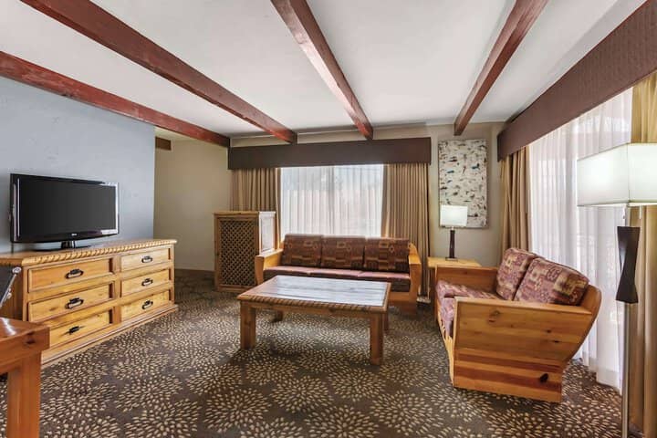 Room 15 of 38