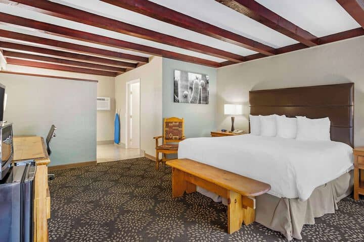 Room 9 of 38