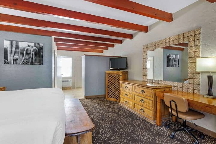 Room 11 of 38